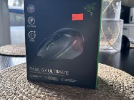 Razer Basilisk Ultimate su įkrovimo stotele