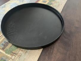 Juodas medinis padėklas serviravimui, dekorui