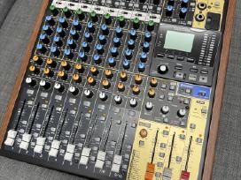 Tascam Model 12 – mikšeris