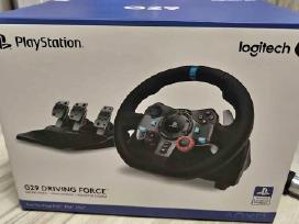 Vairas Play station su stovu