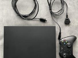 Xbox One X 1 TB + 2 pulteliai + 2 žaidimai