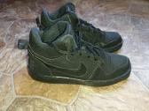 Nike air black classic.