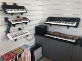 Sintezatorius Yamaha, Casio, Roland