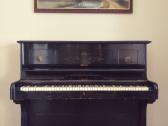 S. Moutrie & Co. pianinas