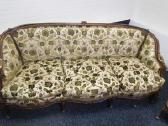 Graži Senovine Sofa . Rešutmedis. Italija.