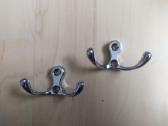 2 metalinės pakabos/kabliukai