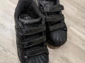 Juodi Adidas klasikiniaii 26 dydžio