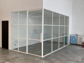 Kampinė stiklo pertvaragrožio salonui - nuotraukos Nr. 16