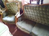 Trisede sofa ir 2 foteliai su drozinukais