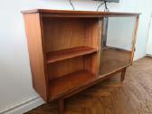 Tikmedžio lukšto mid century 1950 metų spintelė