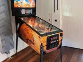 Vintažinis pinball "Space Jam" žaidimų automas.
