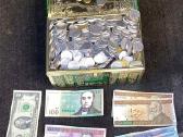 Lietuviški pinigai banknotai ir monetos.