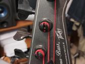 Bosine gitara Peavey Dyna. Lakland Skyline Deluxe