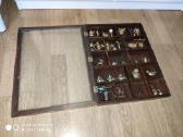 Kolekcinės miniatūros su pakabinama lentynėle - nuotraukos Nr. 2