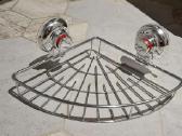 Kampinė vonios lentynėlė