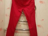 Raudoni dzinsai