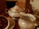 Prabangus ,paauksuotas porceleno servyzas kavai
