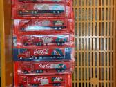 Coca cola atributika kaledinis karavanas