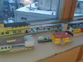 Arnold Rapido/ Faller- stotis, miestelis anturazas