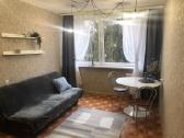 Nuomojamas tvarkingas butas – kambarys su baldais