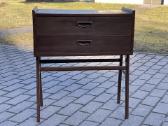Mid century laikmecio tikmedzio komodele