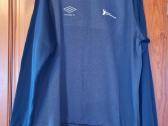 Tamsiai mėlynos spalvos Umbro džemperis XL dydis