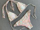 Bikini maudymosi kostiumėlis