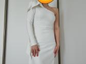 Baltos spalvos puošni suknelė