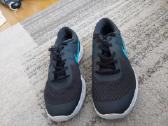 Parduodami nenaudoti Nike sportbačiai