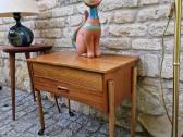 Vintažinė mid century tikmedžio komodėlė-siūlinė - nuotraukos Nr. 3