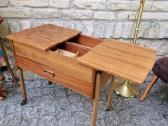 Vintažinė mid century tikmedžio komodėlė-siūlinė - nuotraukos Nr. 20
