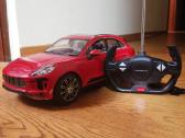 Raudonas valdomas pulteliu porshe