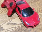Raudona pulteliu valdoma Ferrari