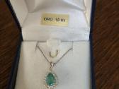 Parduodamas auksinis pakabukas su 1.03ct smaragdu