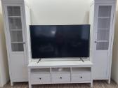 TV staliukas su šoninėmis vitrinomis