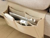Lovos kišenė sudėti pultelius, akinius, knygą t.t.