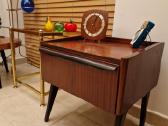 Vintažinė mid century raudonmedžio spintukė
