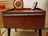 Vintažinė mid century raudonmedžio spintukė - nuotraukos Nr. 3