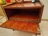 Vintažinė mid century raudonmedžio spintukė - nuotraukos Nr. 4