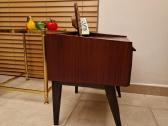 Vintažinė mid century raudonmedžio spintukė - nuotraukos Nr. 9