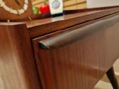 Vintažinė mid century raudonmedžio spintukė - nuotraukos Nr. 10