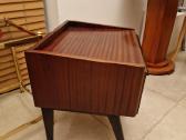 Vintažinė mid century raudonmedžio spintukė - nuotraukos Nr. 16