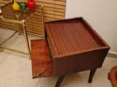 Vintažinė mid century raudonmedžio spintukė - nuotraukos Nr. 17