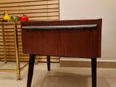 Vintažinė mid century raudonmedžio spintukė - nuotraukos Nr. 18