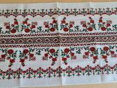 Vaflinis rankšluostis su ukrainietišku ornamentu