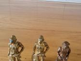 Kinder siurprizo metalinės karių figūrėlės