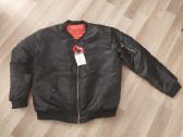 Bomber stiliaus striukė