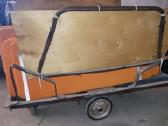 Naudoti vežimėliai daiktų transportavimui