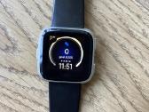 Gražus bei funkcionalus Fitbit Versa laikrodis - nuotraukos Nr. 3