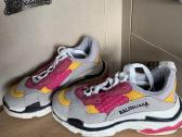 Balenciaga triple s kedai